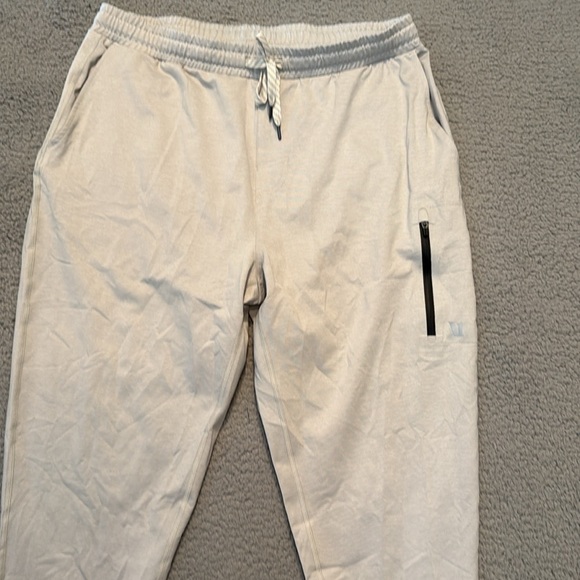 VUORI Men's Beige Jogger PantsSunday Performance Jogger 28" Vapor Heather SizeL - Picture 3 of 8